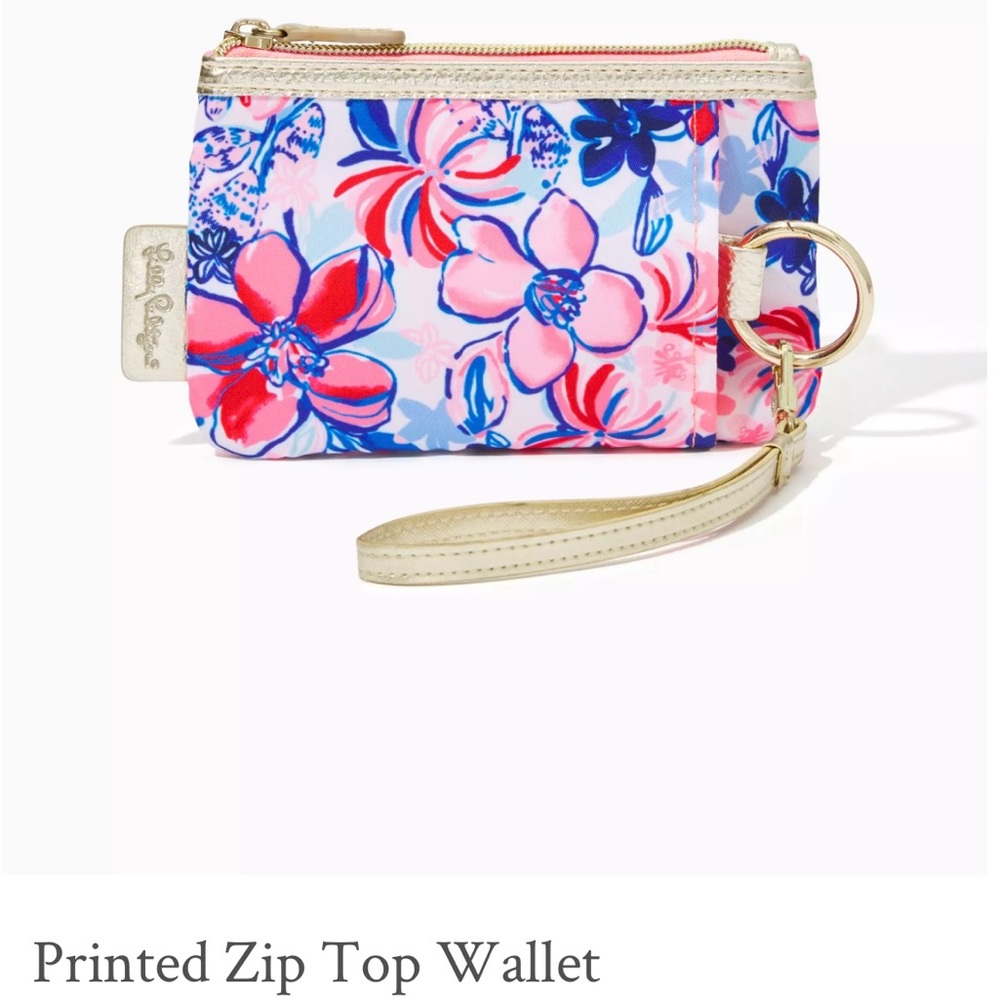 Beautiful wristlet. No tears or stain from a pet and smoke free home.